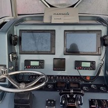 Pursuit 2870 center console