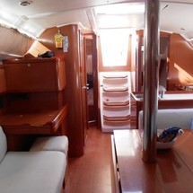 Beneteau Oceanis 37