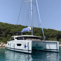 Fountaine Pajot Lucia 40