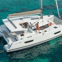 Fountaine Pajot Lucia 40