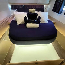 Fountaine Pajot Lucia 40