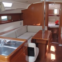 Beneteau Oceanis 37