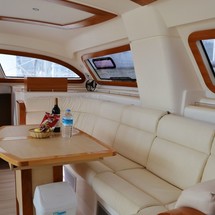 Catana 47