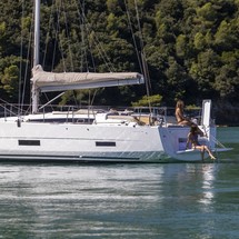 Dufour 390