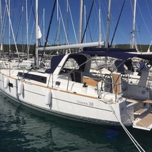 Beneteau Oceanis 38