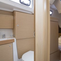 Beneteau Oceanis 38