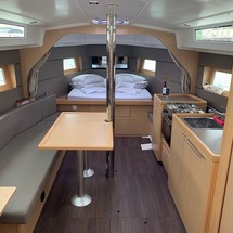 Beneteau Oceanis 38