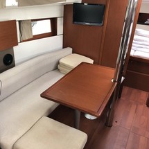 Beneteau Oceanis 38
