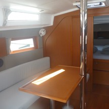 Beneteau Oceanis 38