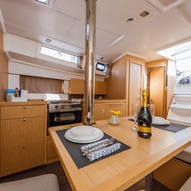 Beneteau Oceanis 38