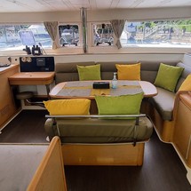 Lagoon 421