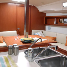 Beneteau Oceanis 37
