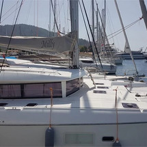Lagoon 421