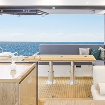 Sealine C390