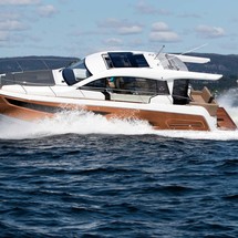 Sealine C390