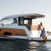 Sealine C390