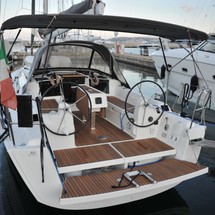 Dufour 350