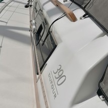 Dufour 390