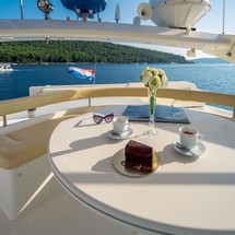 Ferretti 760