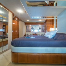 Ferretti 760