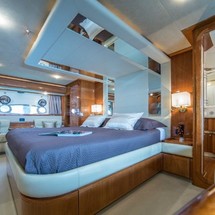 Ferretti 760