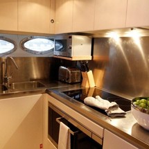 Pershing 90