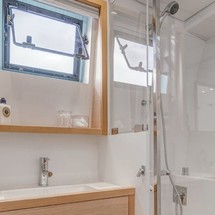 Lagoon 560