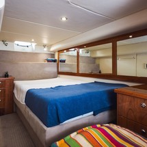 Riviera 5000 Sport Yacht