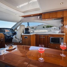 Riviera 5000 Sport Yacht