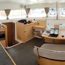 Lagoon 421