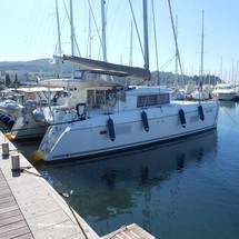 Lagoon 421