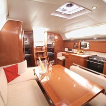 Beneteau Oceanis 43