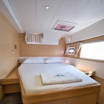 Lagoon 421