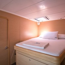 Lagoon 421