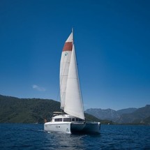 Lagoon 421