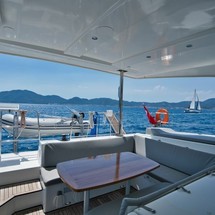 Lagoon 421