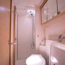 Lagoon 421