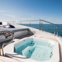 Benetti Veloce 140