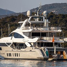 Benetti Veloce 140