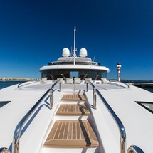 Benetti Delfino 93