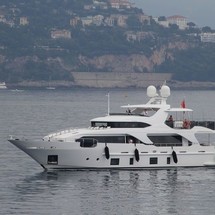 Benetti Delfino 93