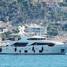 Benetti Delfino 93