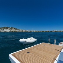 Benetti Delfino 93