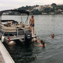 Sun Tracker Party Barge 22 DLX