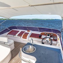 Majesty yachts gulf craft 66