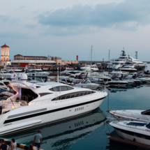 Chaparral 350 Signature Cruiser