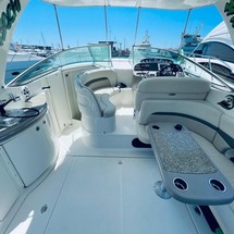 Chaparral 350 Signature Cruiser