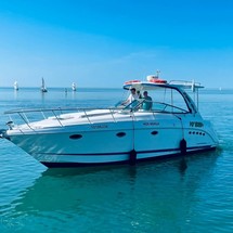 Chaparral 350 Signature Cruiser