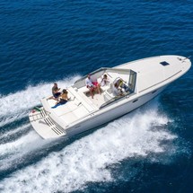 Tornado 38 Cruising