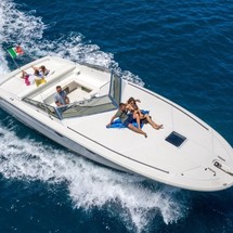 Tornado 38 Cruising
